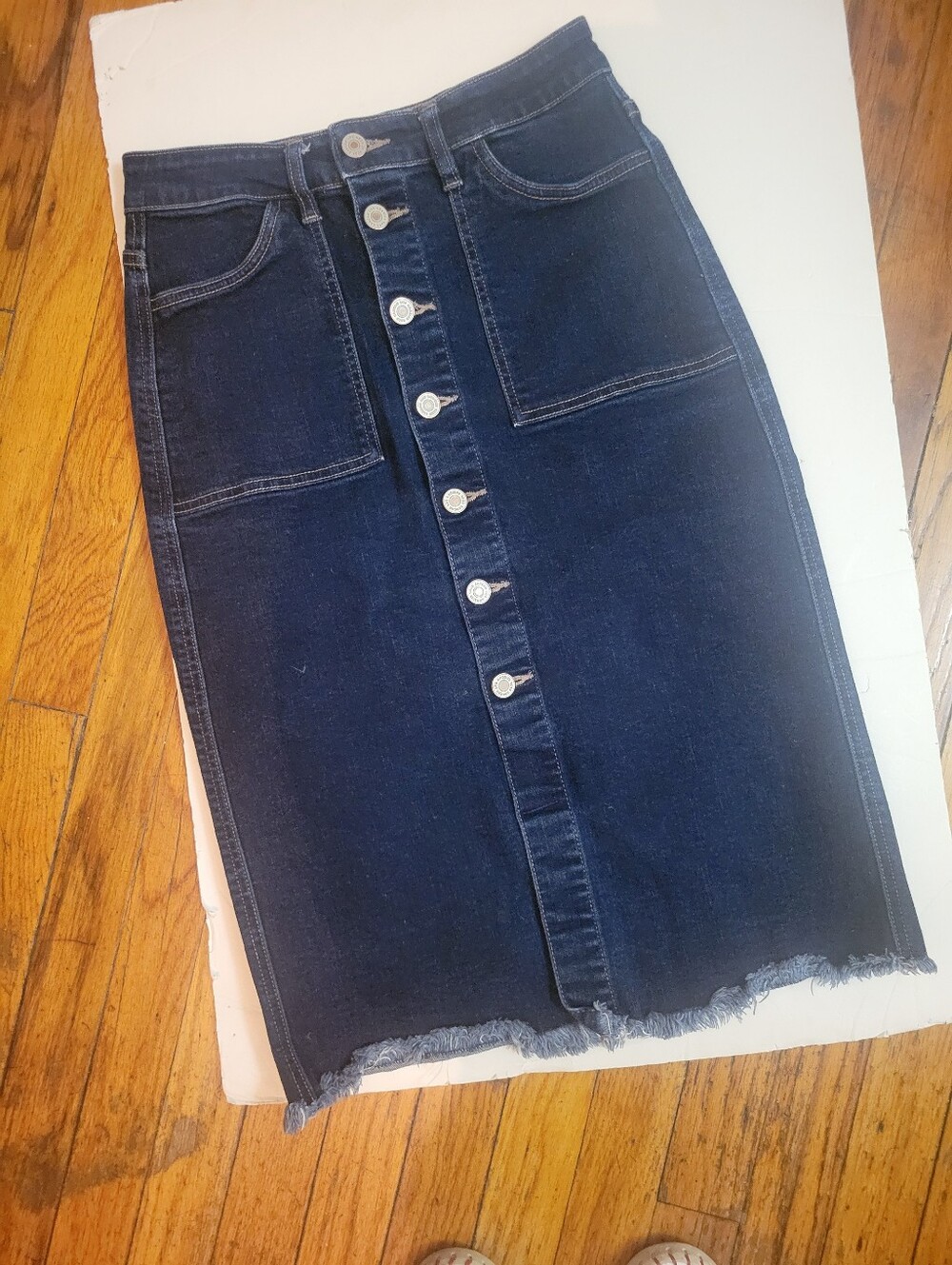 KanCan Dark Wash Button Front Denim Midi Skirt Raw Hem Pockets Size Small